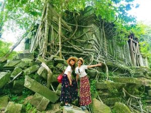 <div style="text-align:left;"> <span style="color:#32cd32;"><strong>キャンペーン中！</strong></span><br> AP-2 <span style="color:#cc3300;"><strong>空港お迎え＋遺跡観光</strong></span><br> 空港お迎え→ベンメリア→昼食休憩→ロリュオス遺跡群→ホテルへ送迎<br> ロリュオス：ロレイ・バコン・プレアコー<br> ４時間からのチャータープラン </div> <br> <div style="text-align:center; line-height:1.8;"> 「エアコン付き専用車＋日本語ガイド込み」<br> <strong><span style="color:#ff69b4;">グループ合計料金</span></strong><br> １名：<span style="color:#1e90ff;"><s>130＄</s></span> → <span style="color:#cc3300;"><strong>110＄</strong></span><br> ２名：<span style="color:#1e90ff;"><s>150＄</s></span> → <span style="color:#cc3300;"><strong>120＄</strong></span><br> ３〜５名：<span style="color:#1e90ff;"><s>170＄</s></span> → <span style="color:#cc3300;"><strong>135＄</strong></span><br> もっと見る≫≫ </div>